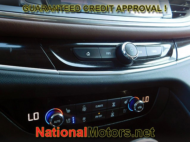 Buick Enclave Vehicle Full-screen Gallery Image 29