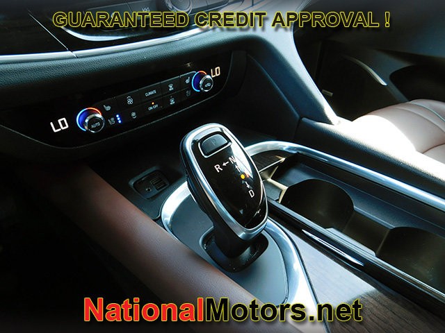 Buick Enclave Vehicle Full-screen Gallery Image 30