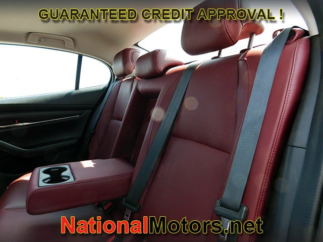 Mazda Mazda3 Sedan Vehicle Full-screen Gallery Image 10