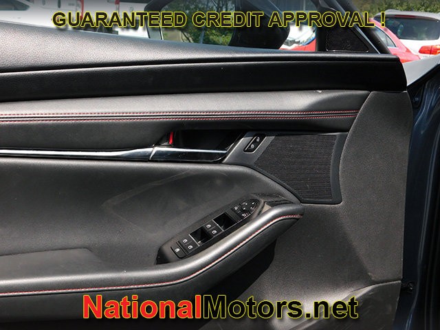 Mazda Mazda3 Sedan Vehicle Full-screen Gallery Image 13
