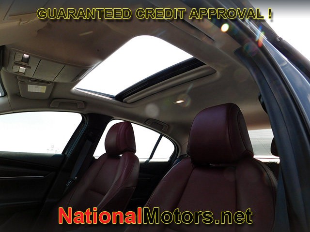 Mazda Mazda3 Sedan Vehicle Full-screen Gallery Image 15