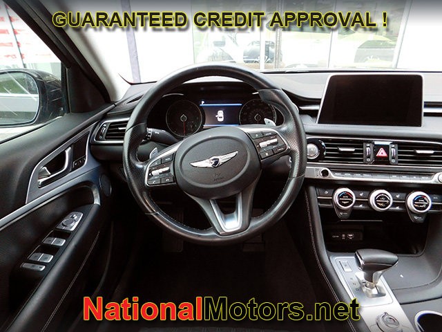 Genesis G70 Vehicle Full-screen Gallery Image 11
