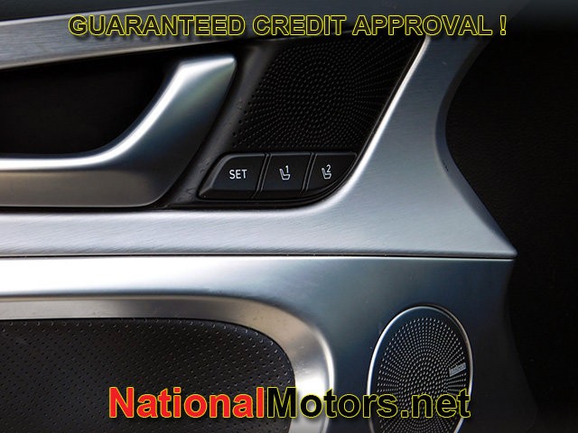 Genesis G70 Vehicle Full-screen Gallery Image 13
