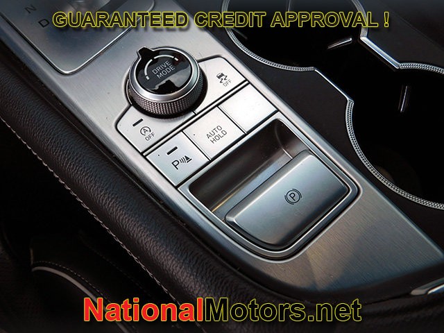 Genesis G70 Vehicle Full-screen Gallery Image 22