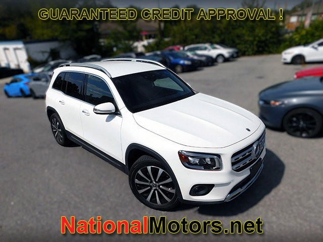 Mercedes-Benz GLB Vehicle Full-screen Gallery Image 02