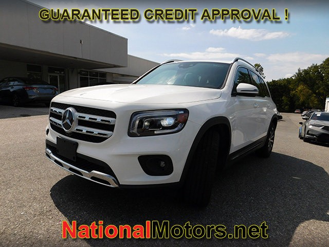 Mercedes-Benz GLB Vehicle Full-screen Gallery Image 03