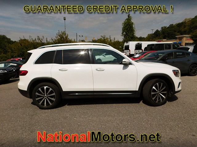 Mercedes-Benz GLB Vehicle Full-screen Gallery Image 04