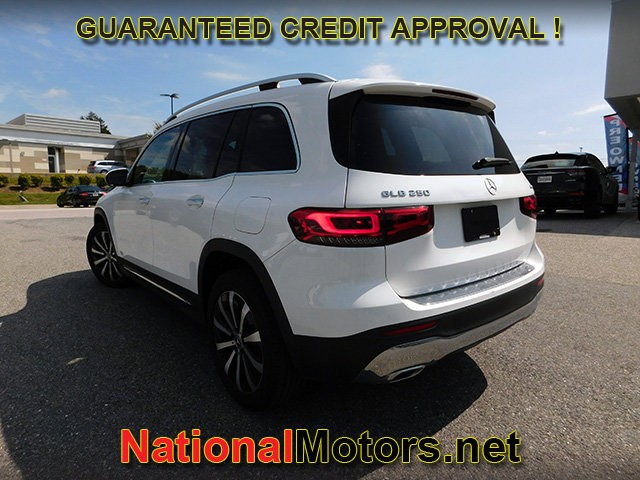 Mercedes-Benz GLB Vehicle Full-screen Gallery Image 06