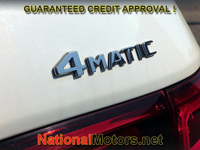 Mercedes-Benz GLB Vehicle Full-screen Gallery Image 07