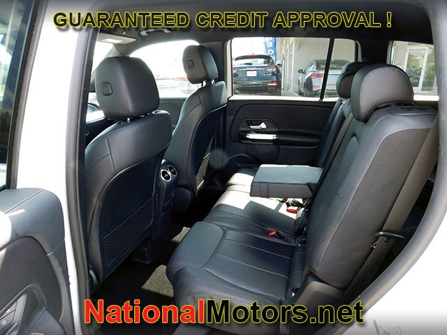 Mercedes-Benz GLB Vehicle Full-screen Gallery Image 13