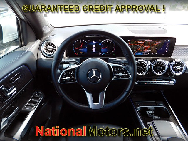 Mercedes-Benz GLB Vehicle Full-screen Gallery Image 15