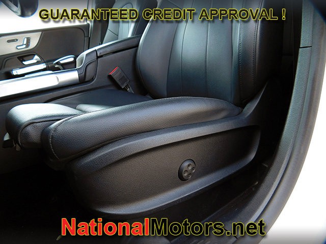 Mercedes-Benz GLB Vehicle Full-screen Gallery Image 18