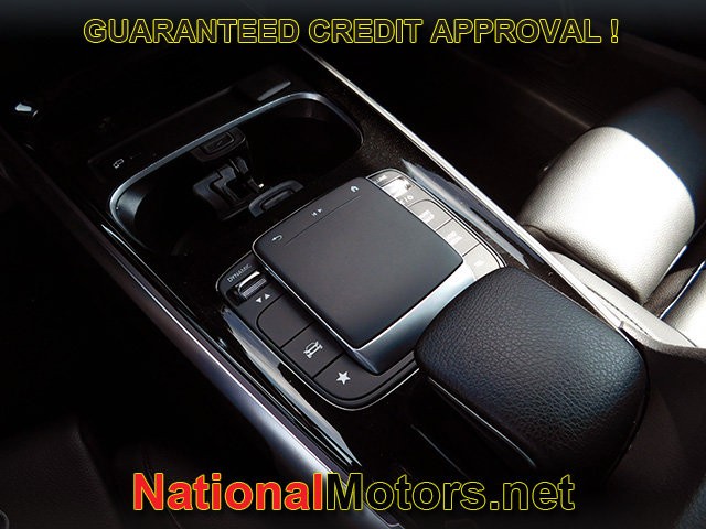 Mercedes-Benz GLB Vehicle Full-screen Gallery Image 23