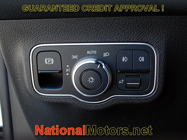 Mercedes-Benz GLB Vehicle Full-screen Gallery Image 27