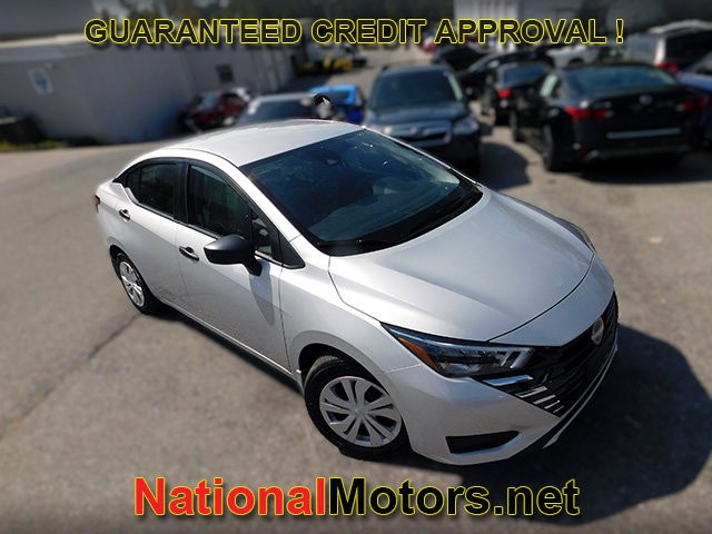 Nissan Versa Vehicle Full-screen Gallery Image 02