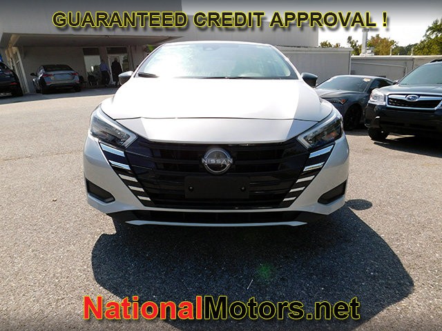 Nissan Versa Vehicle Full-screen Gallery Image 03