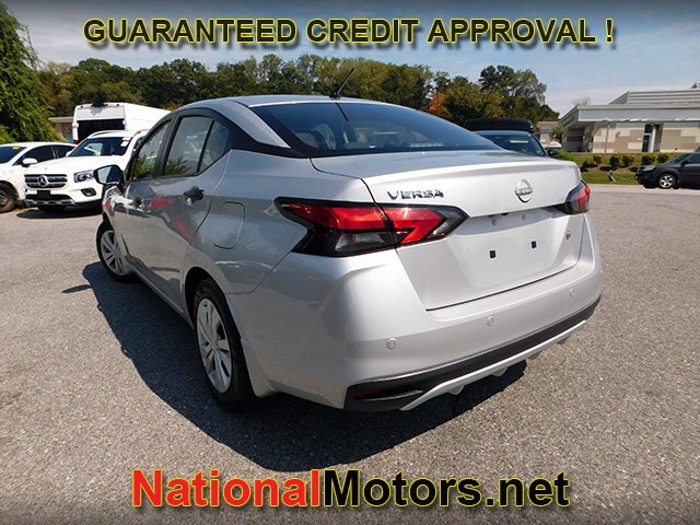 Nissan Versa Vehicle Full-screen Gallery Image 07