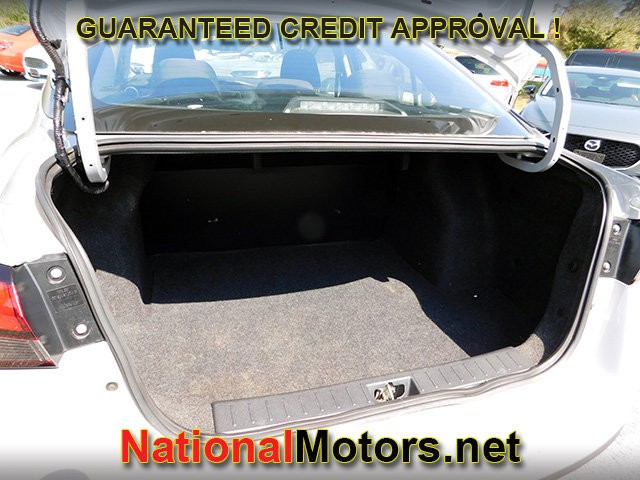 Nissan Versa Vehicle Full-screen Gallery Image 08