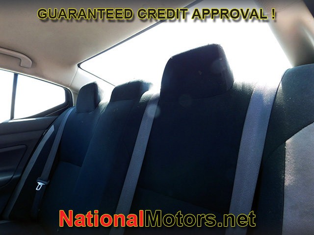 Nissan Versa Vehicle Full-screen Gallery Image 10