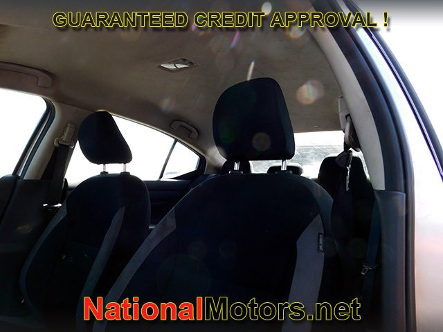 Nissan Versa Vehicle Full-screen Gallery Image 12