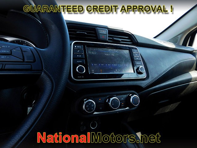 Nissan Versa Vehicle Full-screen Gallery Image 13