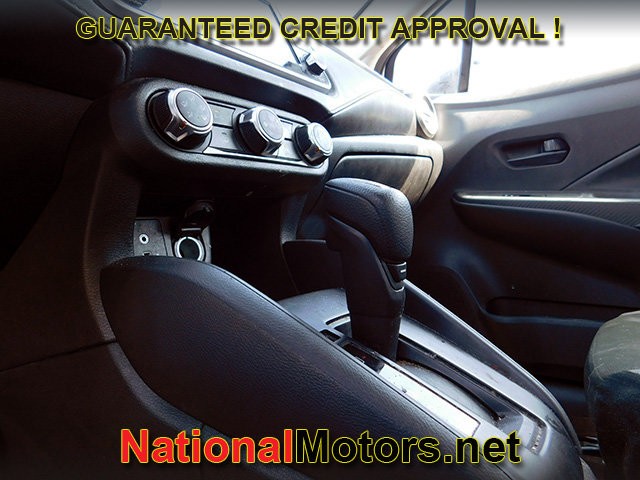 Nissan Versa Vehicle Full-screen Gallery Image 14