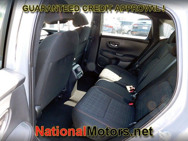 Honda HR-V Vehicle Full-screen Gallery Image 11