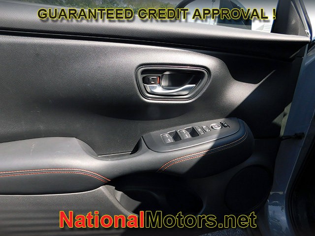 Honda HR-V Vehicle Full-screen Gallery Image 13