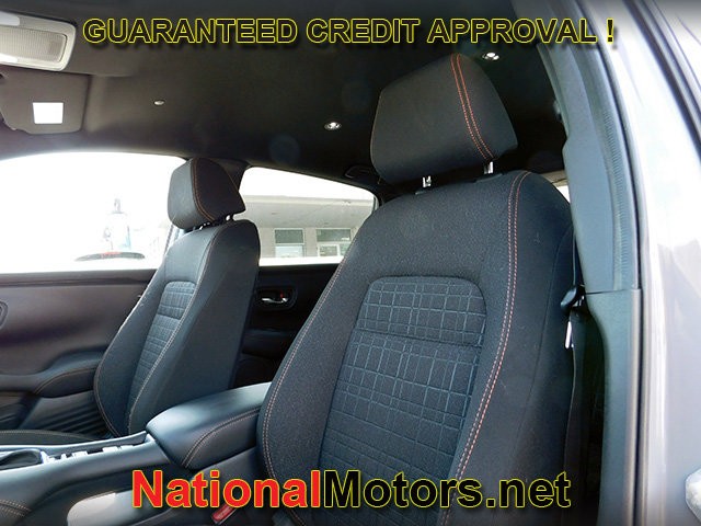 Honda HR-V Vehicle Full-screen Gallery Image 14