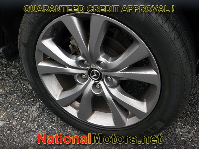 Mazda CX-30 Vehicle Full-screen Gallery Image 12