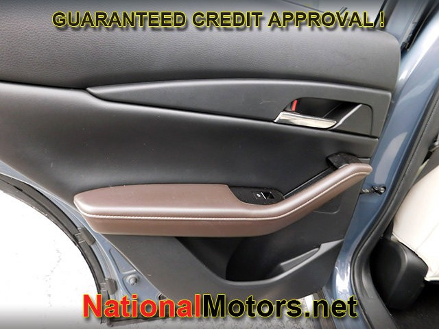 Mazda CX-30 Vehicle Full-screen Gallery Image 13
