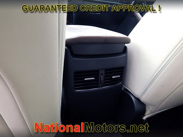 Mazda CX-30 Vehicle Full-screen Gallery Image 16