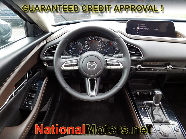 Mazda CX-30 Vehicle Full-screen Gallery Image 17