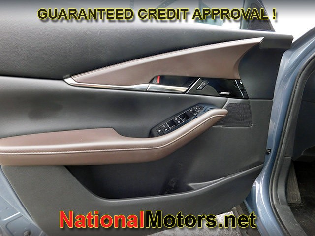Mazda CX-30 Vehicle Full-screen Gallery Image 18
