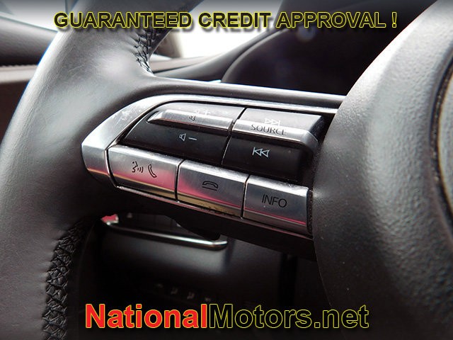 Mazda CX-30 Vehicle Full-screen Gallery Image 26