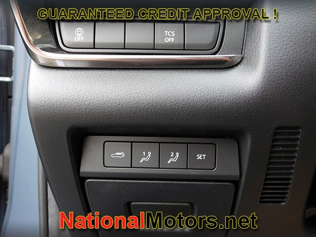 Mazda CX-30 Vehicle Full-screen Gallery Image 28