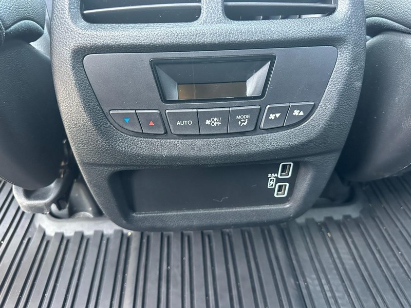 Honda Pilot Vehicle Full-screen Gallery Image 11