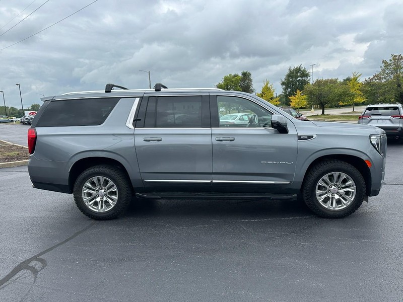 GMC Yukon XL Vehicle Full-screen Gallery Image 02