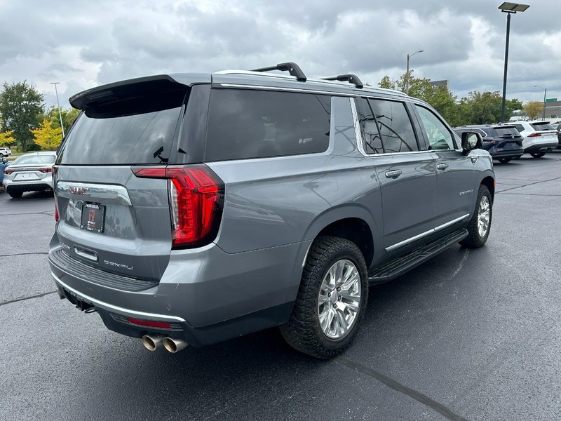 GMC Yukon XL Vehicle Full-screen Gallery Image 03