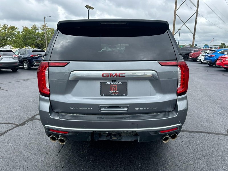 GMC Yukon XL Vehicle Full-screen Gallery Image 04