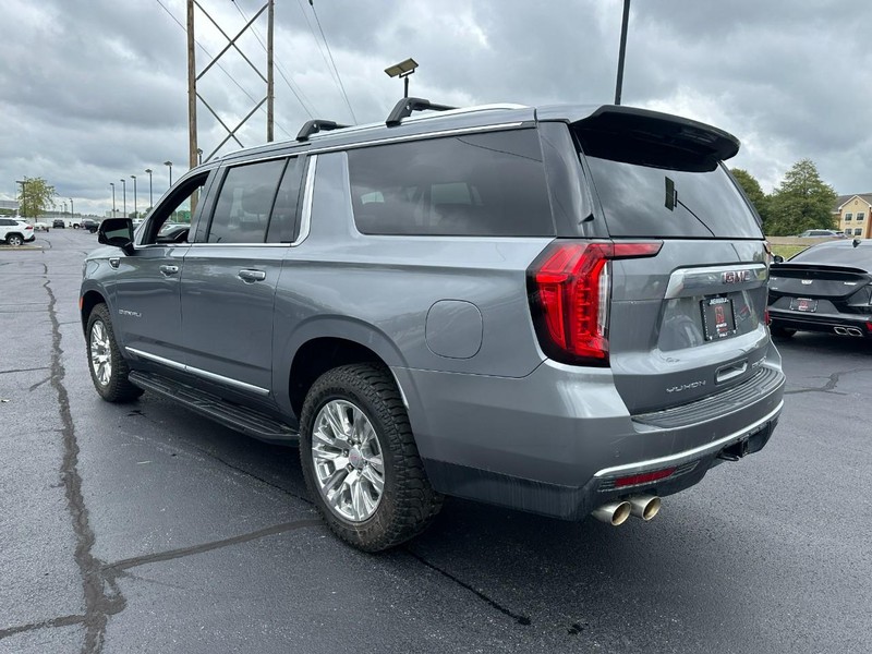 GMC Yukon XL Vehicle Full-screen Gallery Image 07