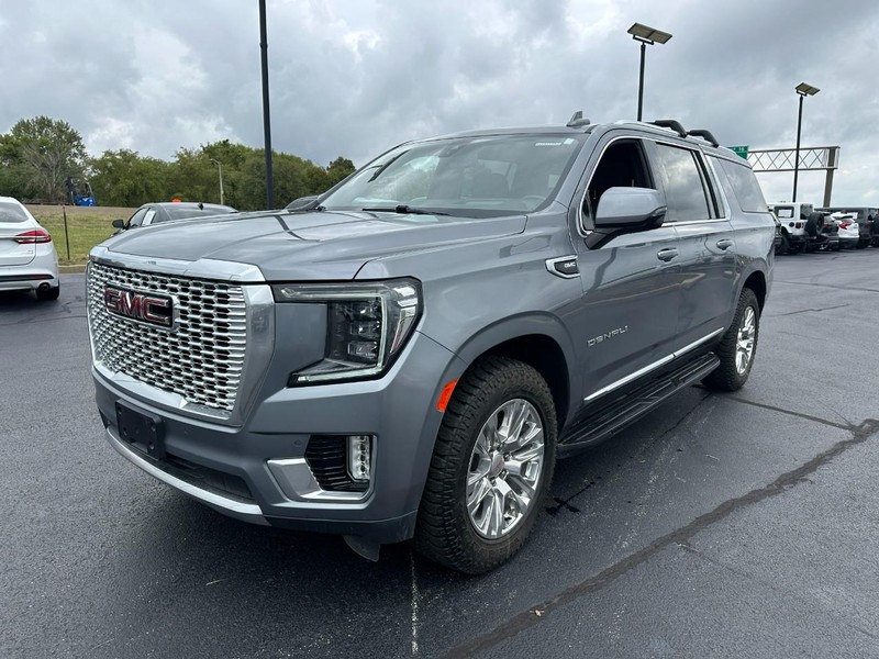GMC Yukon XL Vehicle Full-screen Gallery Image 08