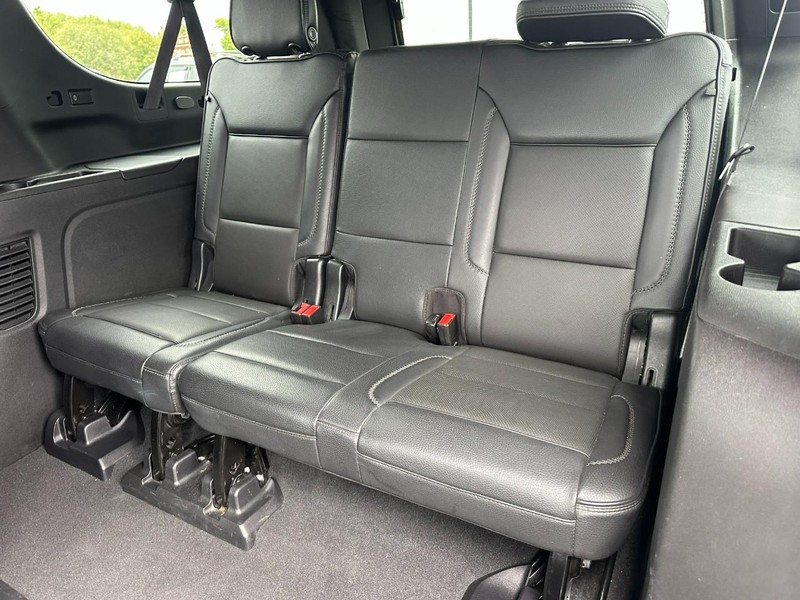 GMC Yukon XL Vehicle Full-screen Gallery Image 10
