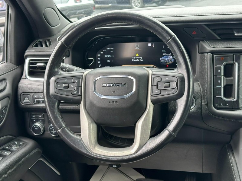 GMC Yukon XL Vehicle Full-screen Gallery Image 13