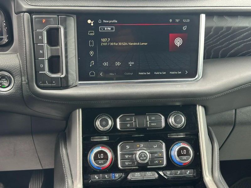 GMC Yukon XL Vehicle Full-screen Gallery Image 14