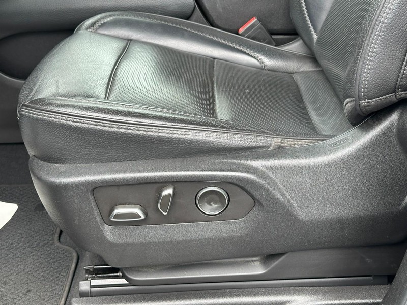 GMC Yukon XL Vehicle Full-screen Gallery Image 18