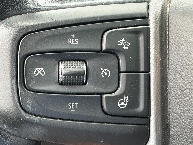 GMC Yukon XL Vehicle Full-screen Gallery Image 19