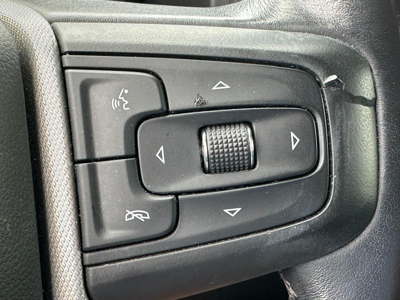 GMC Yukon XL Vehicle Full-screen Gallery Image 20