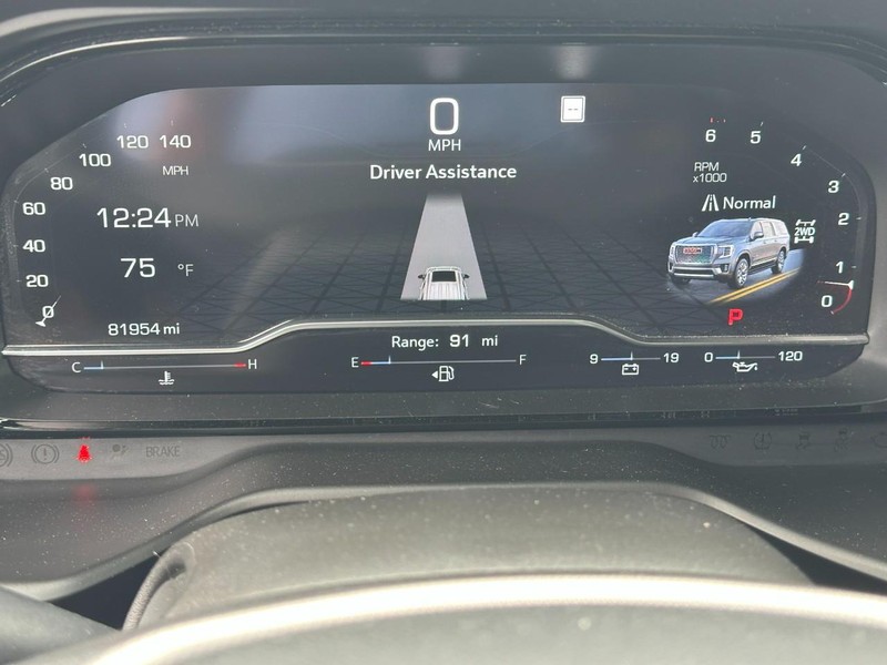 GMC Yukon XL Vehicle Full-screen Gallery Image 21