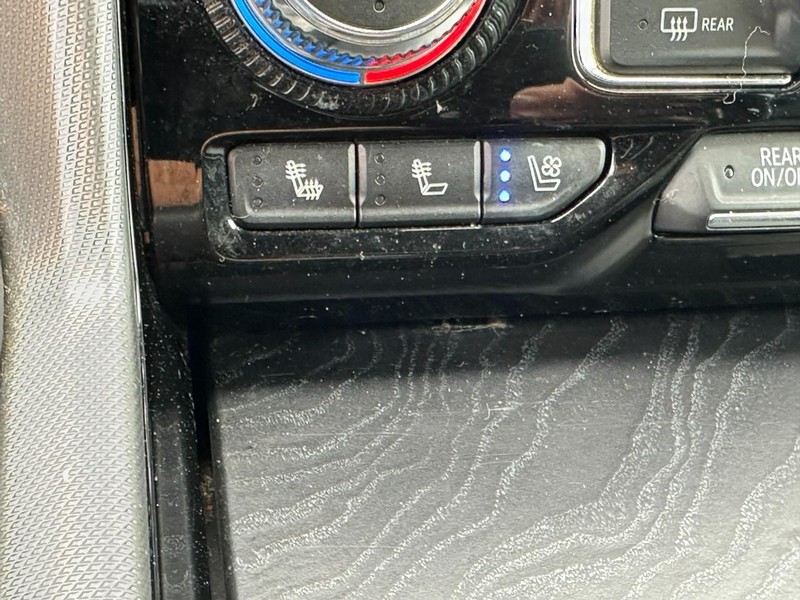 GMC Yukon XL Vehicle Full-screen Gallery Image 22